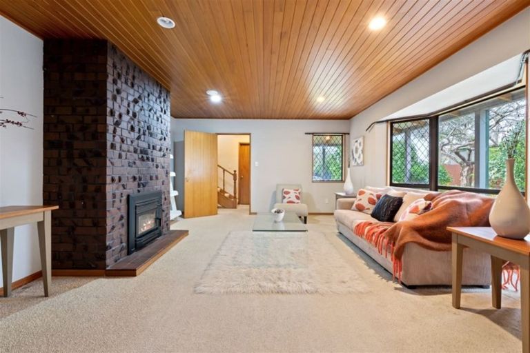 Photo of property in 32 Connemara Drive, Northwood, Christchurch, 8051