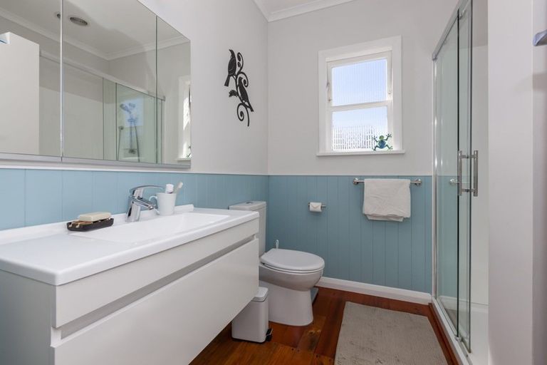Photo of property in 1 Rosetta Road, Raumati South, Paraparaumu, 5032