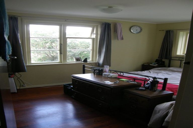 Photo of property in 8 Papawai Terrace, Mount Cook, Wellington, 6021