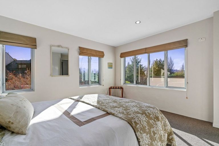 Photo of property in 17 Morrows Mead, Wanaka, 9305