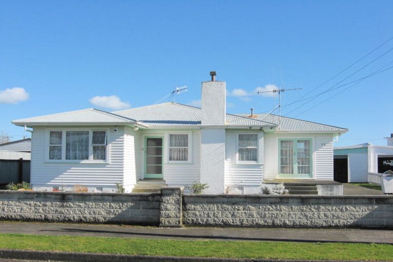 Photo of property in 25 Ferguson Street, Levin, 5510