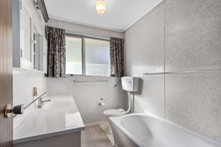 Photo of property in 427 Memorial Avenue, Burnside, Christchurch, 8053