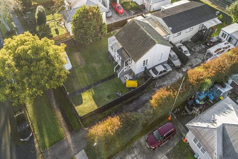 Photo of property in 1/72 Gloucester Road, Manurewa, Auckland, 2102