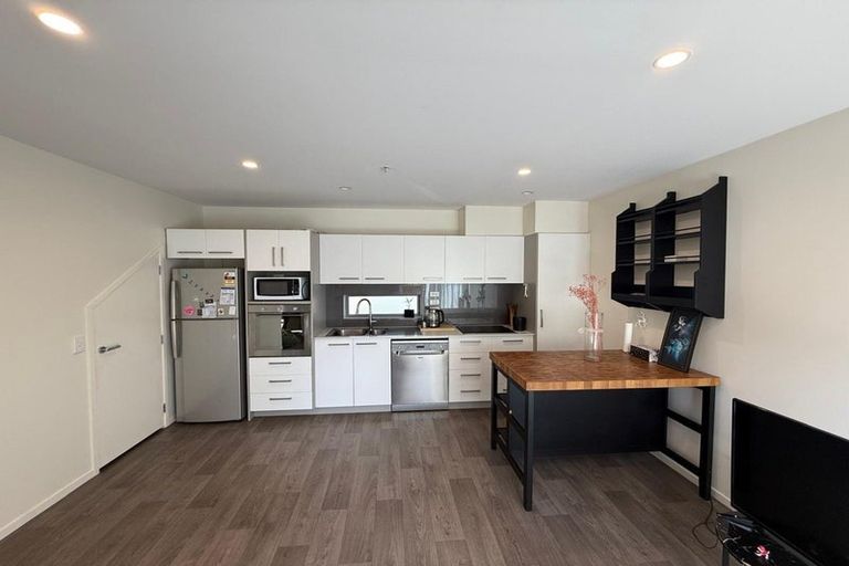 Photo of property in 5/160c Hobsonville Point Road, Hobsonville, Auckland, 0616