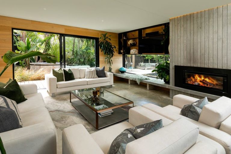 Photo of property in 60 Churchouse Road, Greenhithe, Auckland, 0632