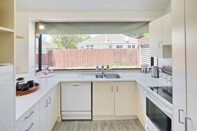 Photo of property in 52 Northcote Road, Northcote, Christchurch, 8052