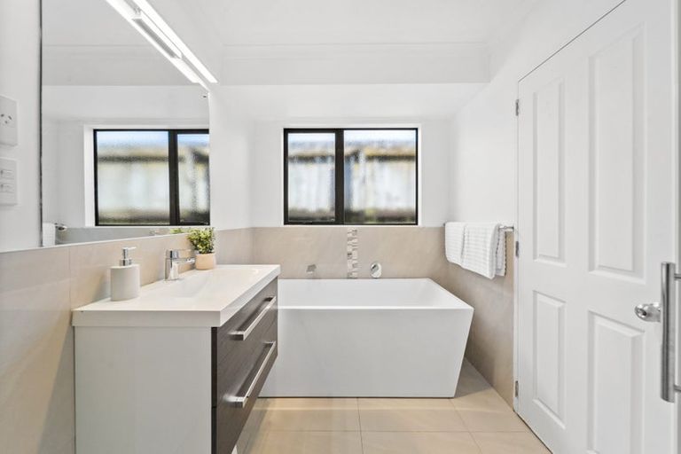 Photo of property in 5 Dapple Place, Flat Bush, Auckland, 2019