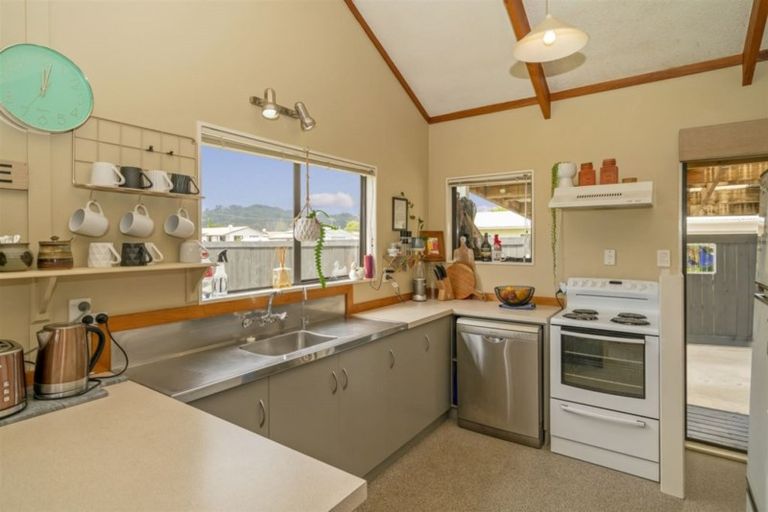 Photo of property in 10 Joan Gaskell Drive, Whitianga, 3510