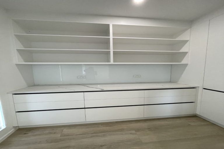 Photo of property in 5 Merton Avenue, Glenfield, Auckland, 0627