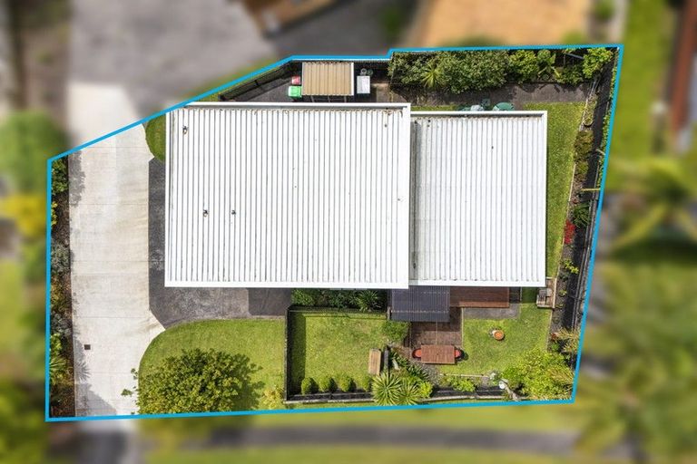 Photo of property in 1/2 Carl Place, Unsworth Heights, Auckland, 0632