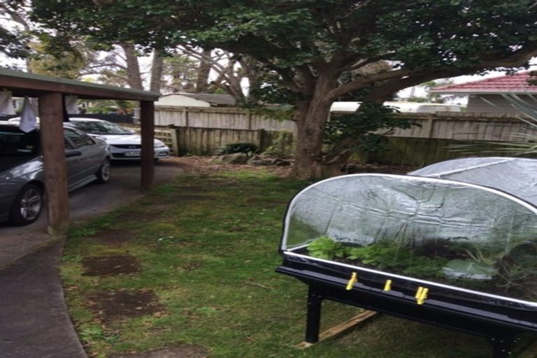 Photo of property in 6a Holman Road, Te Atatu Peninsula, Auckland, 0610