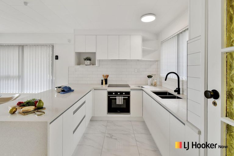 Photo of property in 5 Carbery Place, Manurewa, Auckland, 2102