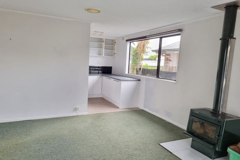 Photo of property in 2/87 Manuroa Road, Takanini, 2112