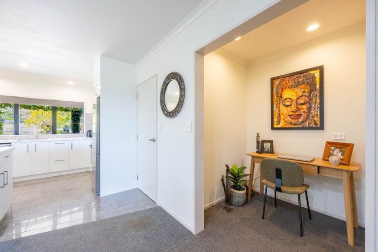 Photo of property in 14 Brooker Place, Waipukurau, 4200