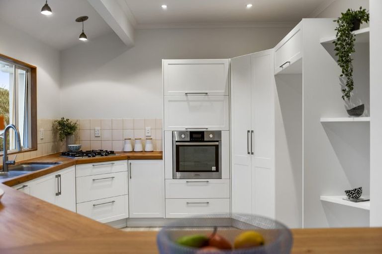 Photo of property in 71 William Bayes Place, Red Beach, 0932