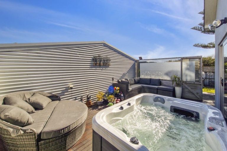 Photo of property in 25 Hall Place, Foxton Beach, Foxton, 4815