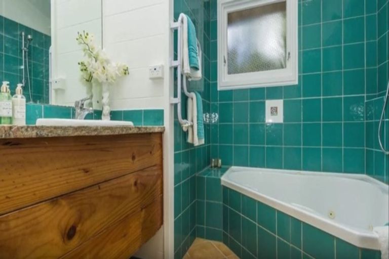 Photo of property in 7 Tranquil Glade, Hillcrest, Auckland, 0627