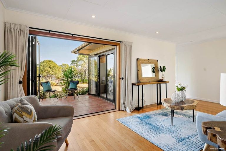 Photo of property in 1/65 Arran Road, Browns Bay, Auckland, 0630