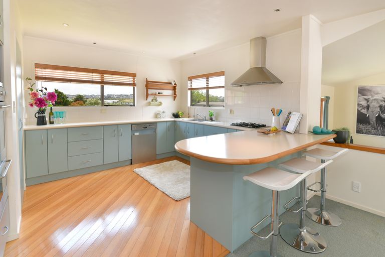 Photo of property in 77 Matija Place, Red Beach, 0932