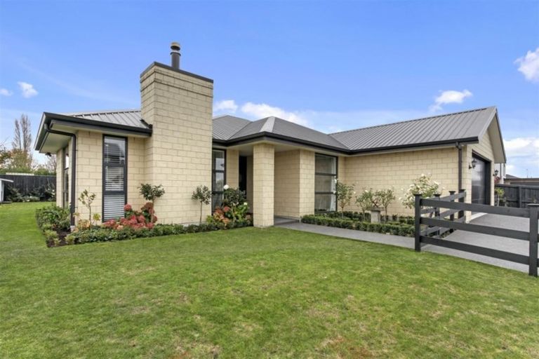 Photo of property in 11 O'rourke Place, Casebrook, Christchurch, 8051