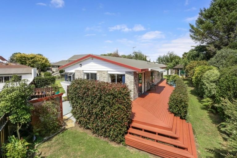 Photo of property in 6 Riverside Drive, Waiuku, 2123
