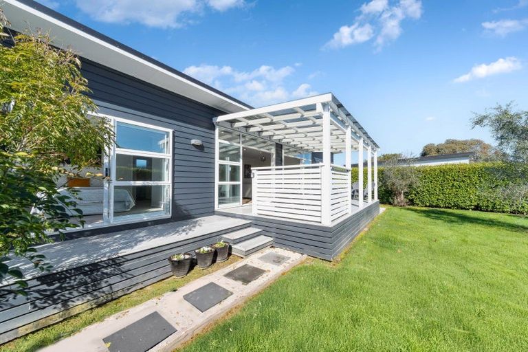 Photo of property in 32 Burgundy Drive, Martinborough, 5711