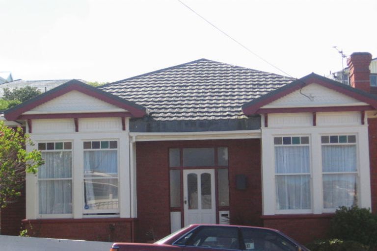 Photo of property in 12 Helen Street, Brooklyn, Wellington, 6021