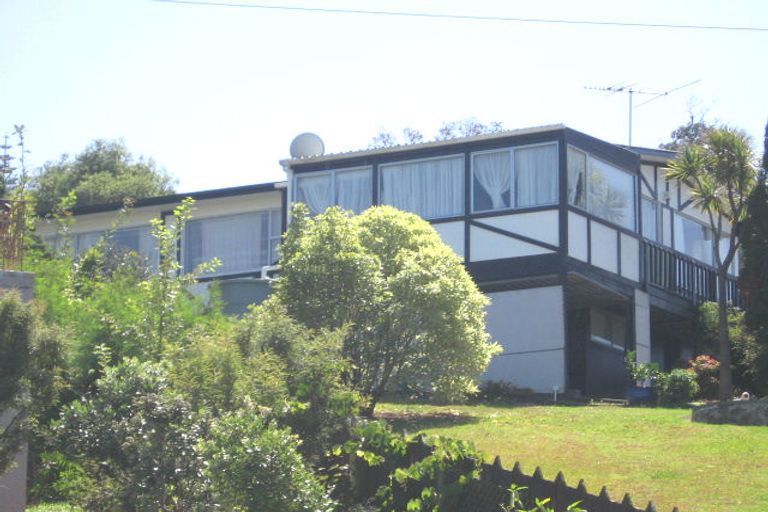 Photo of property in 11 Mcquoid Place, Glenfield, Auckland, 0629