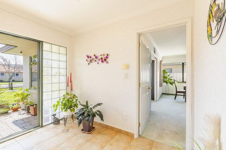 Photo of property in 69 Kensington Drive, Taradale, Napier, 4112