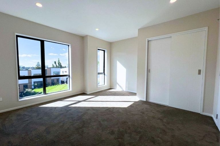 Photo of property in 42 Don Oliver Lane, Glen Eden, 0602