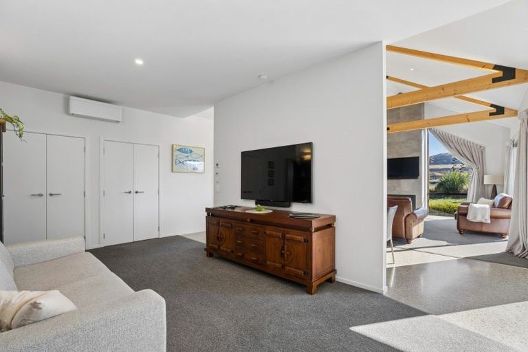 Photo of property in 60 Cunninghams Drive, Jacks Point, Queenstown, 9371