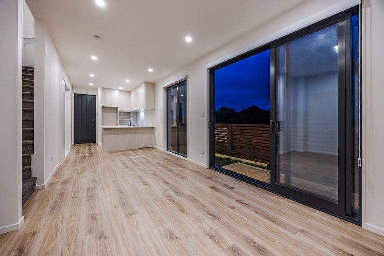 Photo of property in 38a Cascades Road, Pakuranga Heights, Auckland, 2010
