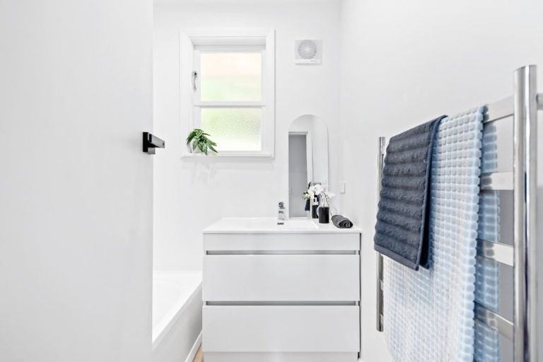 Photo of property in 7 Thomson Grove, Stokes Valley, Lower Hutt, 5019