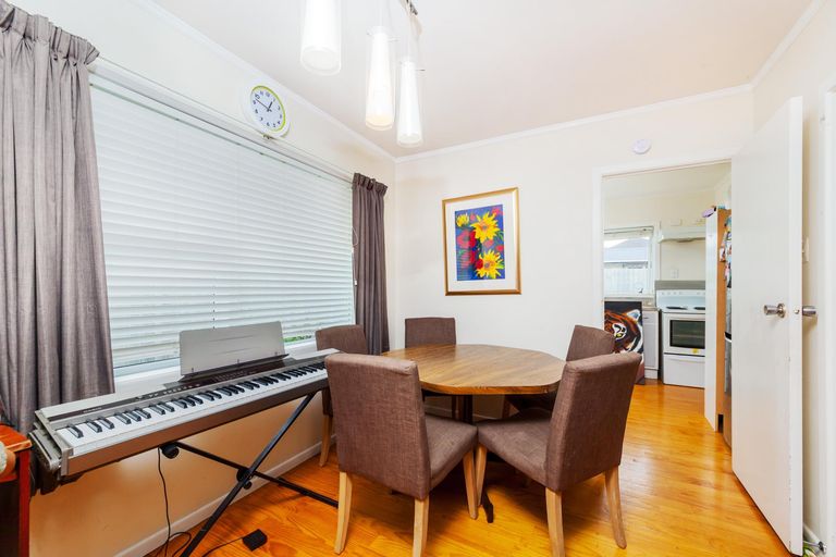 Photo of property in 3 Kaikoura Street, Henderson, Auckland, 0612