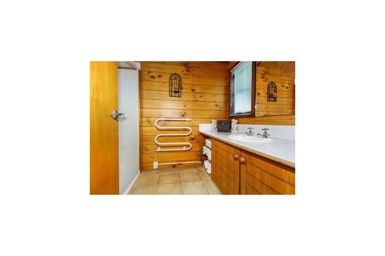 Photo of property in 5 Hutchinsons Road, Bucklands Beach, Auckland, 2014
