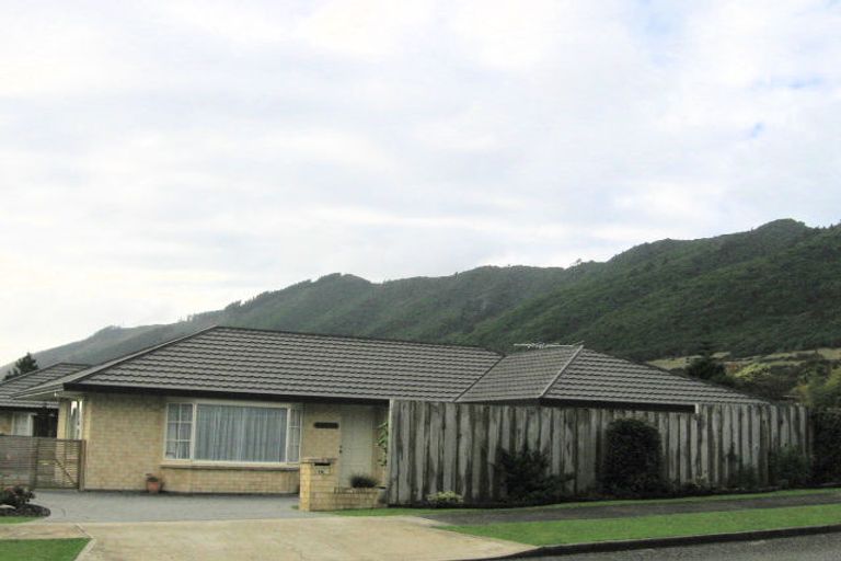 Photo of property in 1a Hemi Street, Waikanae, 5036