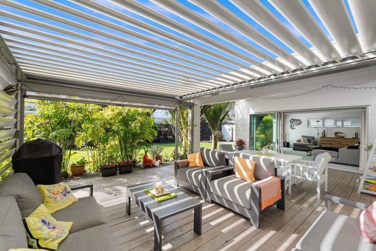 Photo of property in 6 Fred Carr Place, One Tree Point, 0118