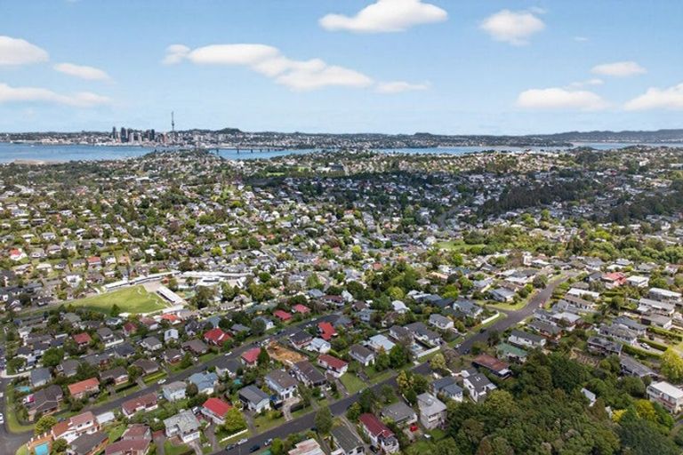Photo of property in 98 Eban Avenue, Hillcrest, Auckland, 0627