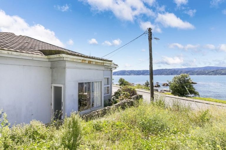 Photo of property in 455 Karaka Bay Road, Karaka Bays, Wellington, 6022