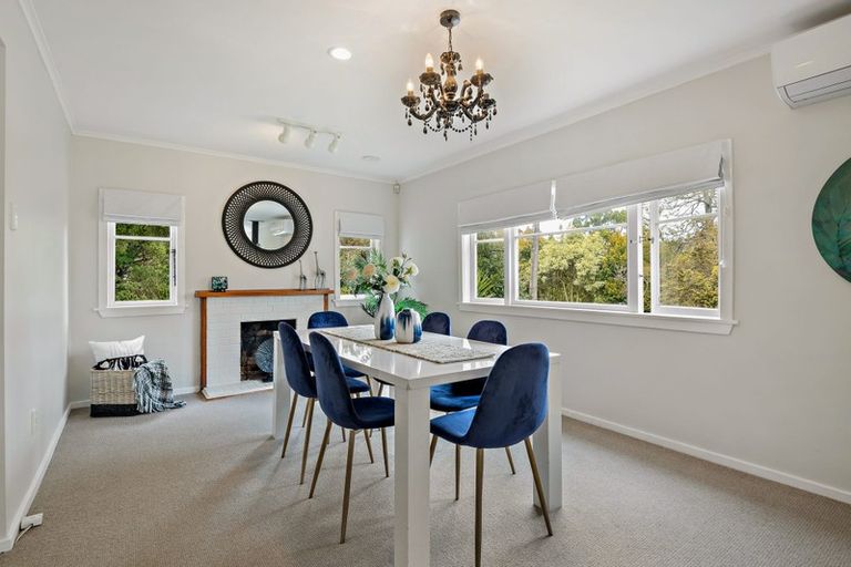 Photo of property in 5 Grovelands Way, Titirangi, Auckland, 0604