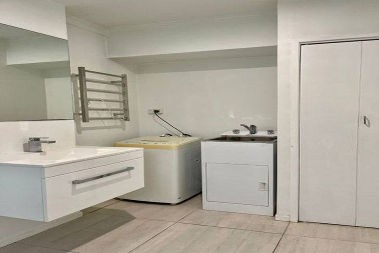 Photo of property in 1/12 Rugby Road, Birkenhead, Auckland, 0626