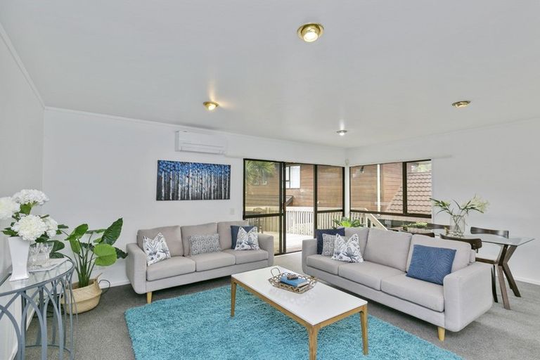 Photo of property in 11 Ellwood Place, Churton Park, Wellington, 6037