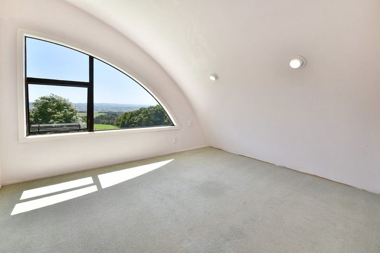 Photo of property in 379 Kiwitahi Road, Helensville, 0875