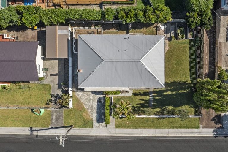 Photo of property in 17 Lyndhurst Road, Te Atatu South, Auckland, 0610