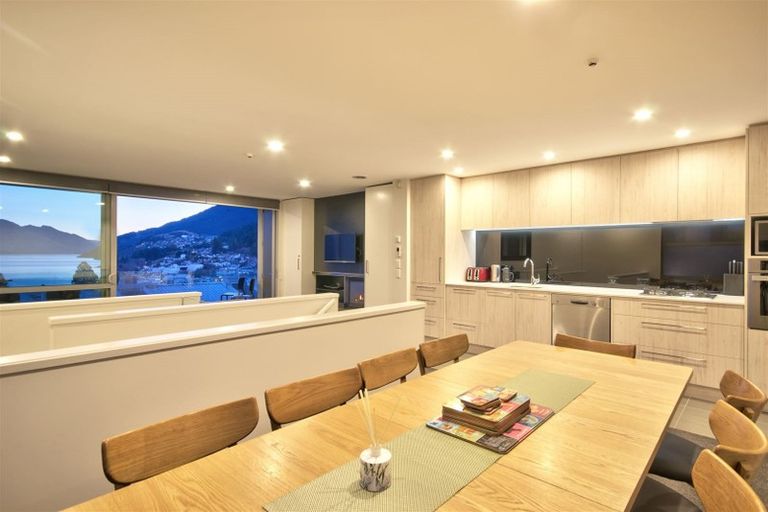 Photo of property in The Beeches Apartments, 13/60 Hallenstein Street, Queenstown, 9300