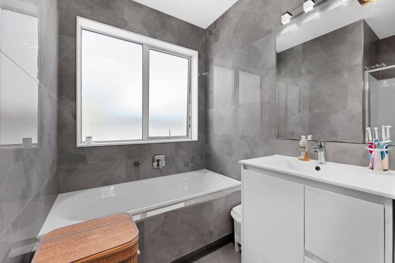 Photo of property in 13 Hollowout Street, Takanini, 2112
