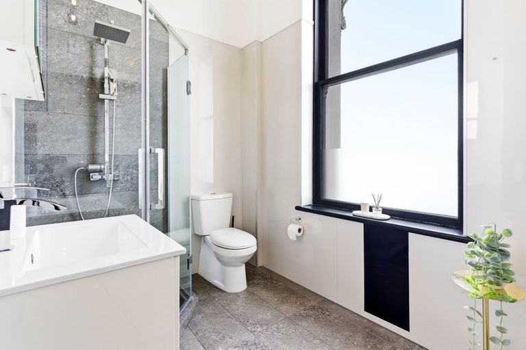Photo of property in 4/5 Jetty Street, Dunedin Central, Dunedin, 9016