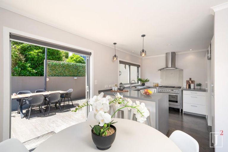 Photo of property in 19 Court Road, Tawa, Wellington, 5028