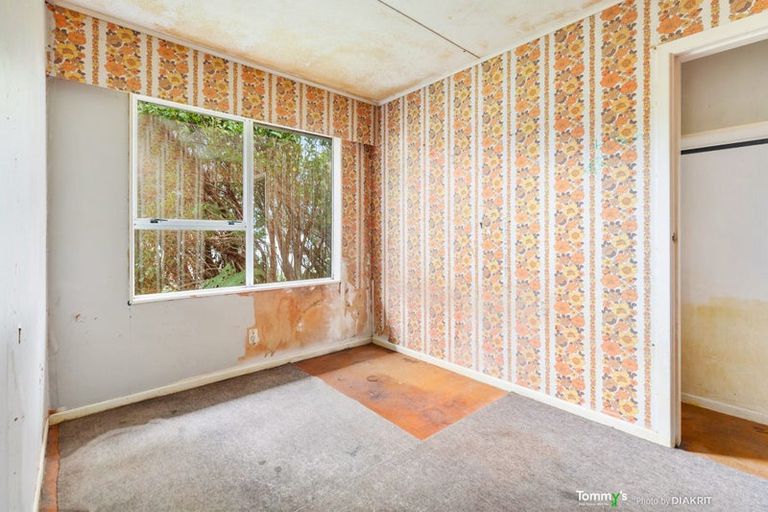 Photo of property in 9 Gow Street, Newlands, Wellington, 6037