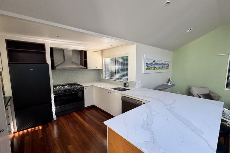 Photo of property in 9a Wadestown Road, Wadestown, Wellington, 6012